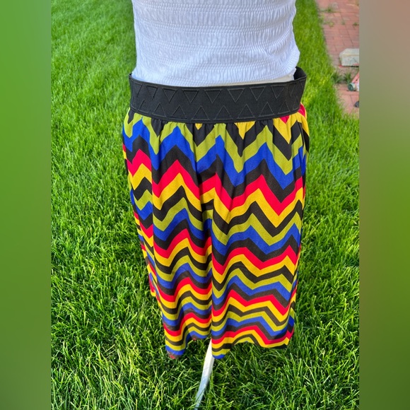 LulaRoe Chevron Multicolor Skirt - Picture 5 of 8